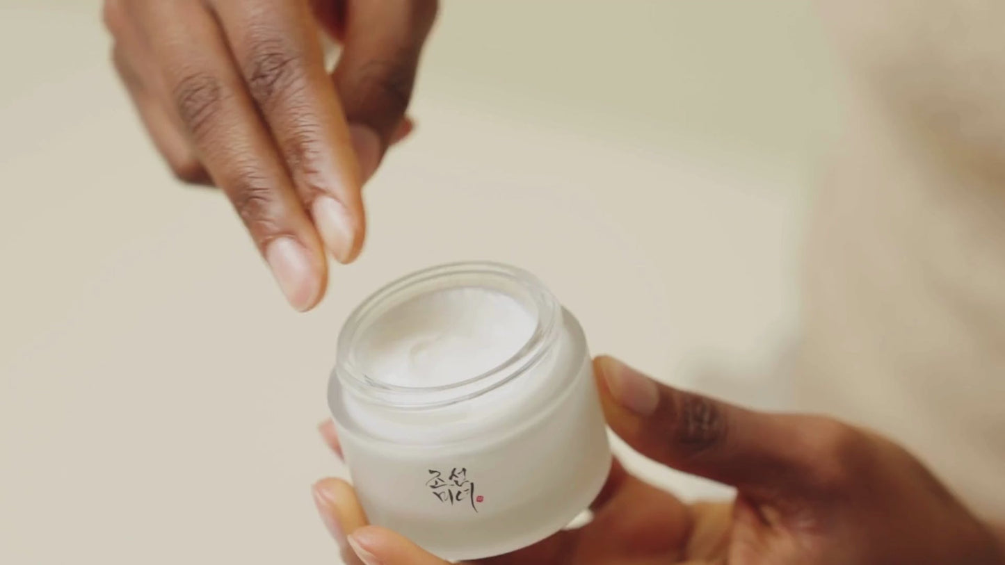 How to use Beauty of Joseon Dynasty Cream – smooth hydrating formula applied to skin.