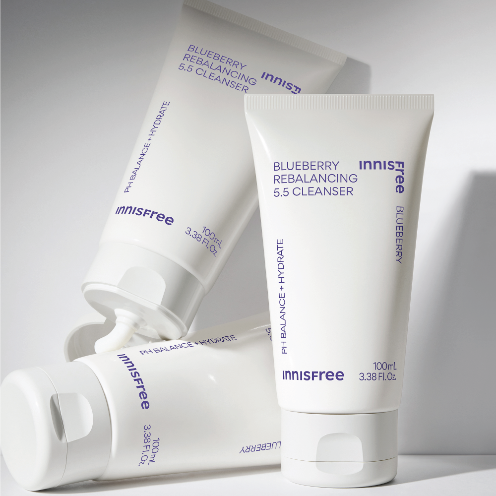 Innisfree Blueberry Rebalancing 5.5 Cleanser 100ml tubes arranged on a white background