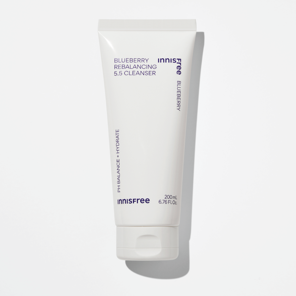 Innisfree Blueberry Rebalancing 5.5 Cleanser 200ml tube shown from the front