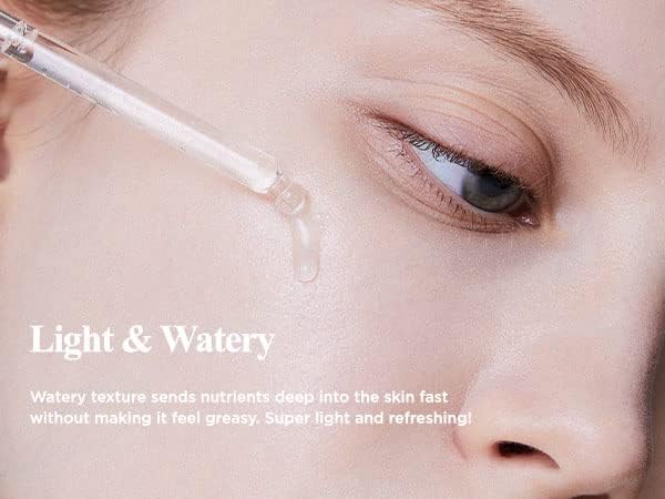 K-Beau's model applying Galac Niacin 2.0 — gentle brightening essence that layers well without greasiness. Light and watery textures. 
